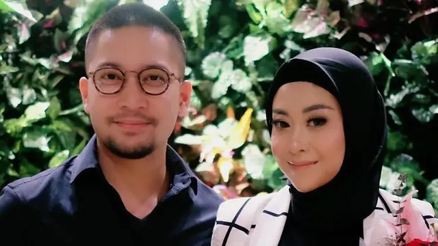 Artis yang harus rela berpisah sementara dengan pasangannya karena wabah Virus Corona COVID-19