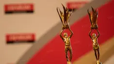 Piala Djarum Superliga 2017 dipamerkan saat jumpa pers di Hotel Kempinski, Jakarta, Rabu (11/1/2017). Sempat absen, Djarum Superliga tahun ini akan diselenggarakan di kota pahlawan, Surabaya. (Bola.com/Vitalis Yogi Trisna)