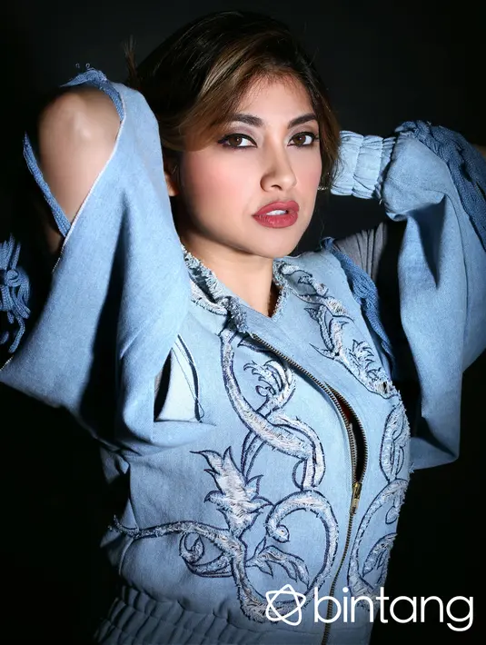 Tidak hanya bentuk badan yang seksi, Sarah Azhari juga punya bentuk bibir yang tebal dan seksi. (Febio Hernanto/Bintang.com)