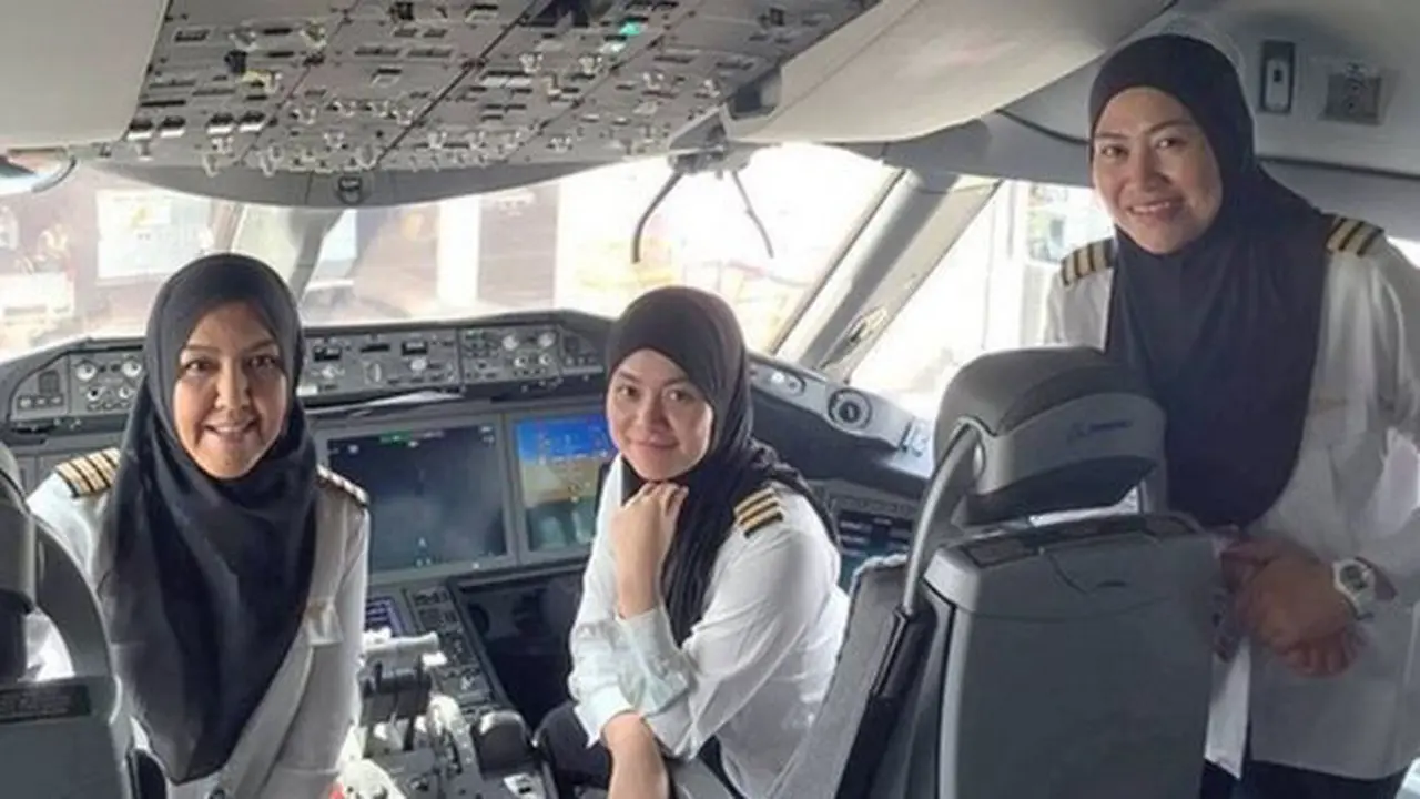 3 Pilot Wanita Torehkan Sejarah Terbangkan Pesawat ke Arab 