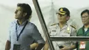 Pelatih Indonesia, Luis Milla, mengamati permainan anak asuhnya saat pertandingan melawan Guyana di Stadion Patriot, Bekasi, Sabtu (25/11/2017). Indonesia menang 2-1 atas Guyana. (Bola.com/M Iqbal Ichsan)