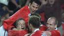 Para pemain Manchester United merayakan gol yang dicetak oleh Ole Gunnar Solskjaer ke gawang Bayern Munchen pada laga final Liga Champions di Stadion Camp Nou, Barcelona (26/5/1999). Manchester United menang 2-1 atas Bayern Munchen. (AFP/Eric Cabanis)