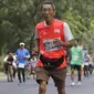 Tidak hanya anak muda, ajang lari Mandiri Jakarta Marathon 2015 juga diikuti beberapa kalangan lanjut usia. (Bola.com/Vitalis Yogi Trisna)