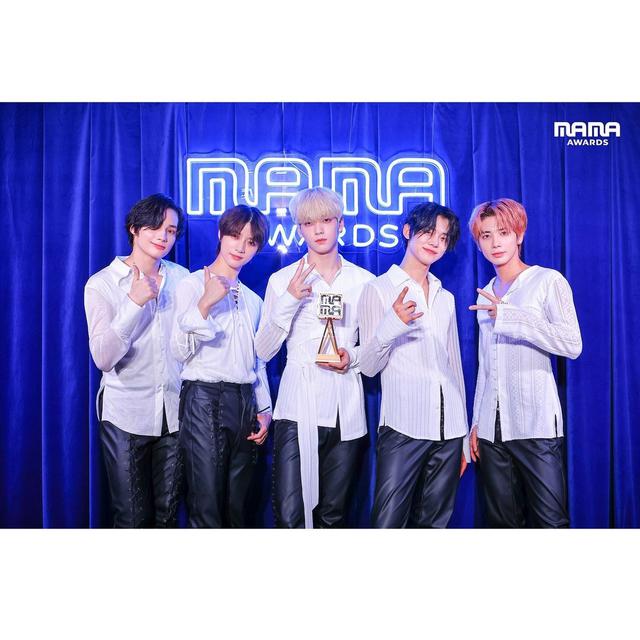 TXT bawa pulang piala MAMA Awards 2022 Day 1 (Foto: Instagram @mnet_mama)