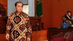 Hadi Poernomo saat menghadiri sidang praperadilan terkait penetapannya sebagai tersangka oleh KPK di Pengadilan Negeri Jakarta Selatan, Selasa (26/5/2015). Hakim Haswandi mengabulkan permohonan praperadilan Hadi Poernomo (Liputan6.com/Yoppy Renato)