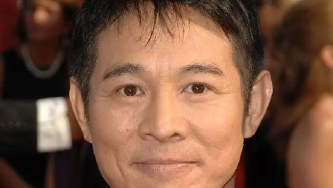 Jet Li menampik dirinya kini hanya mampu berada di kursi roda. (AFP/Bintang.com) 