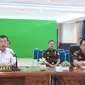 Kepala Kejati Riau Dr Supardi dan jajaran saat membahas restorative justice perkara kekerasan dalam rumah tangga bersama Kejaksaan Agung. (Liputan6.com/M Syukur)