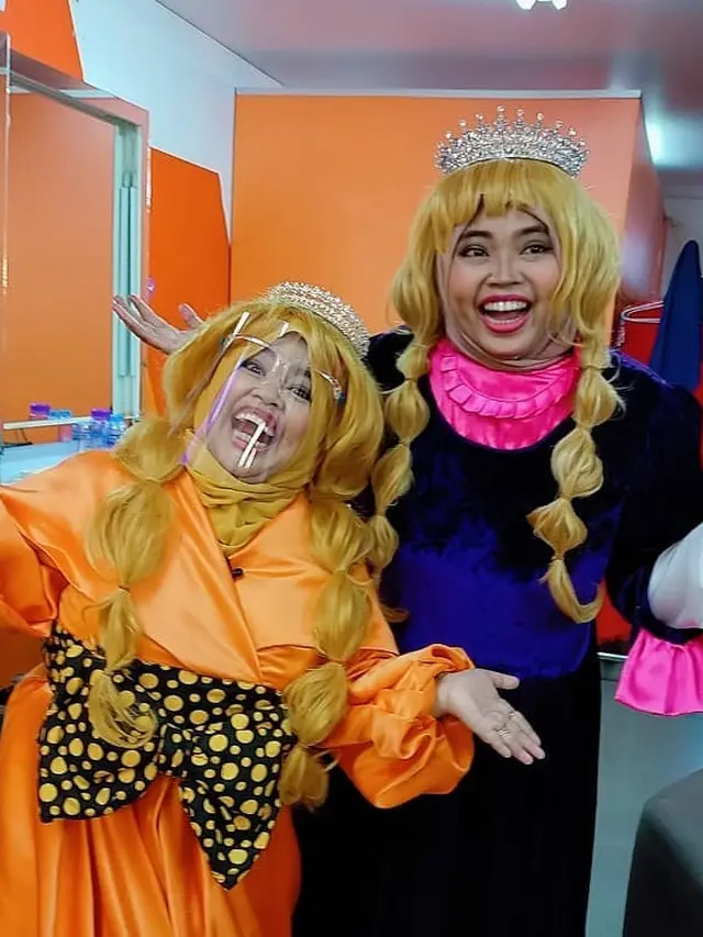7 Gaya Kekeyi Sebut Dirinya Queen Pentol Ini Curi Perhatian
