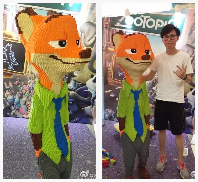 Zhao dan patung lego buatannya | Photo: Copyright News.163.com