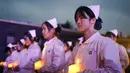 Sejumlah orang ambil bagian dalam acara penyalaan lilin untuk mengenang para korban Pembantaian Nanjing di hari peringatan nasional ketujuh di Balai Peringatan Korban Pembantaian Nanjing oleh Tentara Jepang di Nanjing, ibu kota Provinsi Jiangsu, China timur, pada 13 Desember 2020. (Xinhua/Li Bo)