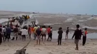 Video air laut surut di Kabupaten Bangka Tengah menjadi viral di media sosial. Video itu lantas dikaitkan dengan narasi akan terjadi tsunami. (Liputan6.com/ Ist)