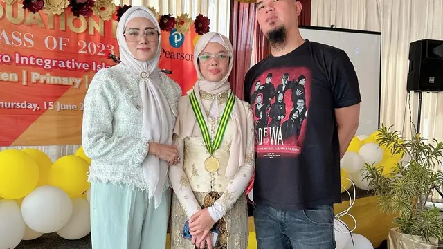 Ahhmad Dhani dan Mulan Jameela acara kelulusan Safeea