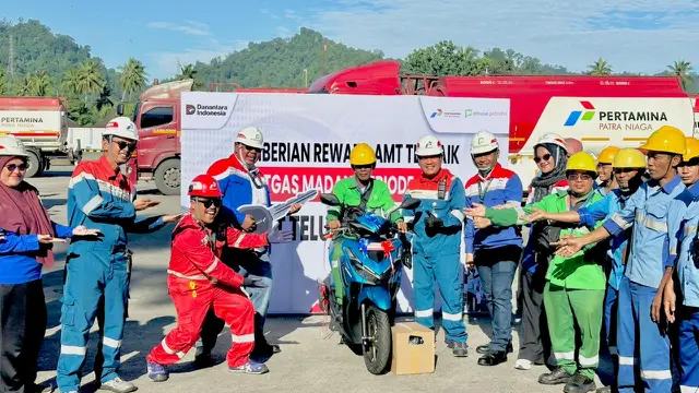 Awak Mobil Tangki (AMT) PT Elnusa Petrofin (EPN), anak usaha PT Elnusa Tbk (ELSA). (Dok Petrofin)