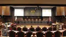 Suasana sidang uji materi UU Nomor 26 Tahun 2000 tentang Pengadilan HAM di Gedung Mahkamah Konstitusi, Jakarta, Selasa (8/9). Permohonan uji materi ini diajukan keluarga korban 1998. (Liputan6.com/Helmi Afandi)