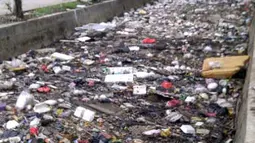 Sampah Memadati Sungai