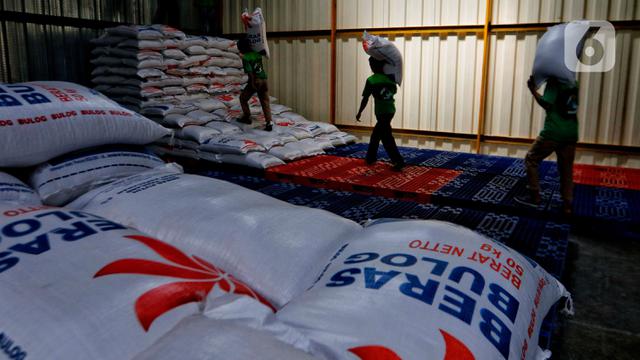 Bulog Gelontorkan 30 Ribu Ton Beras di Pasar Induk Cipinang