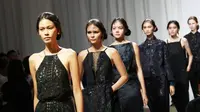 Jawa di Mata Yunani dalam Imajinasi Busana Sapto Djojokartiko