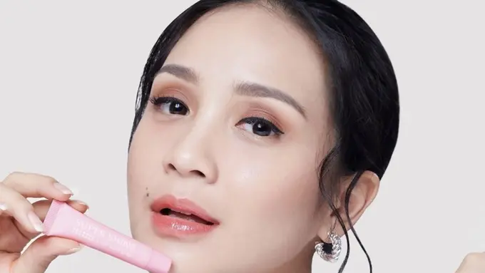 bibir merah dan lembap alami  tanpa kering mirip Nagita Slavina/dok. MS Glow