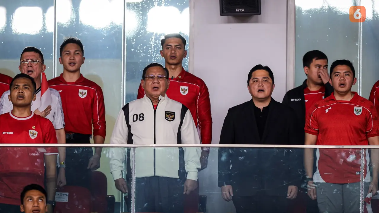 Presiden Prabowo Subianto menyaksikan pertandingan Timnas Indonesia Vs Bahrain di Stadion Utama Gelora Bung Karno