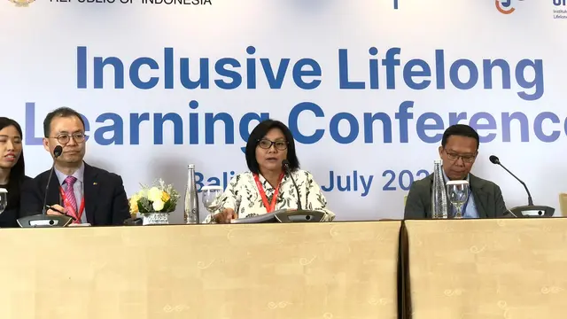 Direktur Eksekutif Manajemen Pelaksana Program Kartu Prakerja Denni Purbasari, di Bali (6/7/2023). Manajemen Pelaksana Program Kartu Prakerja sukses menyelenggarakan konferensi internasional bersama The UNESCO Institute for Lifelong Learning di Bali.
