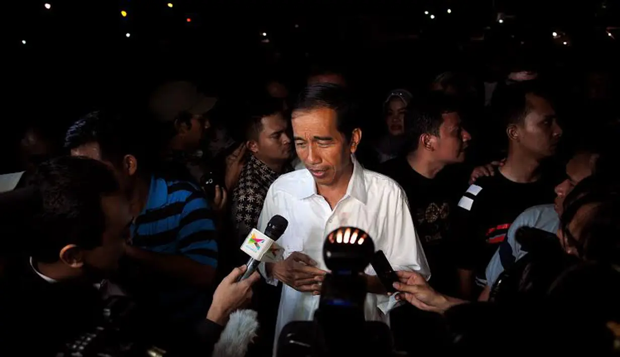 Usai dicalonkan oleh PDIP menjadi Calon Presiden, Jokowi pun menjadi incaran media (Liputan6.com/Johan Tallo).
