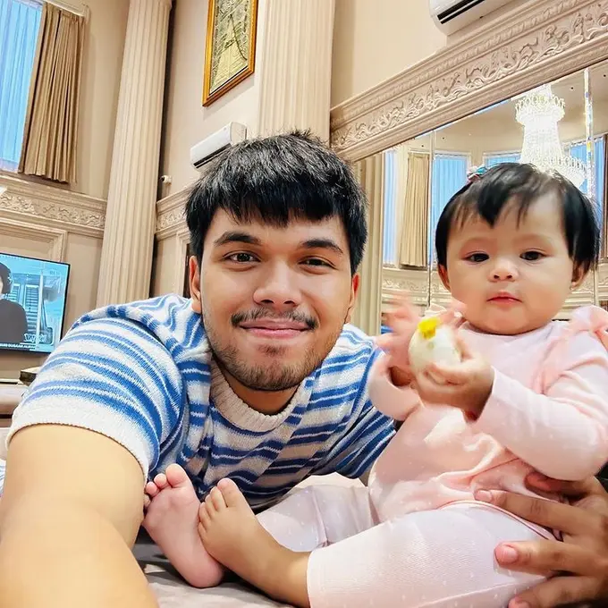 Thariq Halilintar dan Ameena. (Foto: Instagram/thariqhalilintar)