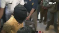 Satu dari dua terduga teroris yang berhasil diamankan dibawa ke RS Polri di Kramatjati, Jakarta Timur untuk mendapat perawatan
