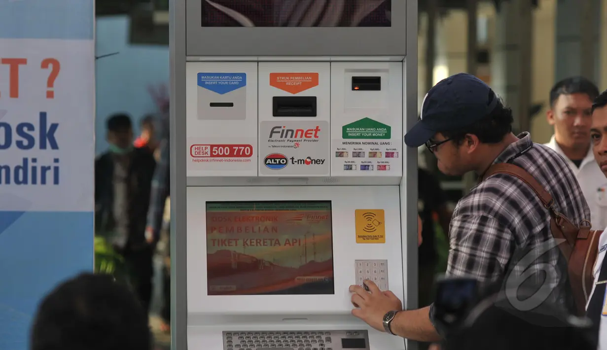 Penampakan kios elektronik  di stasiun Senen, Jakarta, Jumat (13/3/2015). Pihak PT.KAI mengklim fasilitas ini akan memudahkan penumpang (Liputan6.com/Johan Tallo)