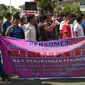 Ratusan sopir angkot demo di Kantor Wali Kota Batam (Foto: Jim/Batamnews)