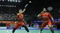 Ganda putra Indonesia, Leo Rolly Carnando/Daniel Marthin, berjibaku pada 16 besar Hong Kong Open 2023 di Hong Kong Coliseum, Kowloon, Kamis (14/9/2023). (Bola.com/PBSI)