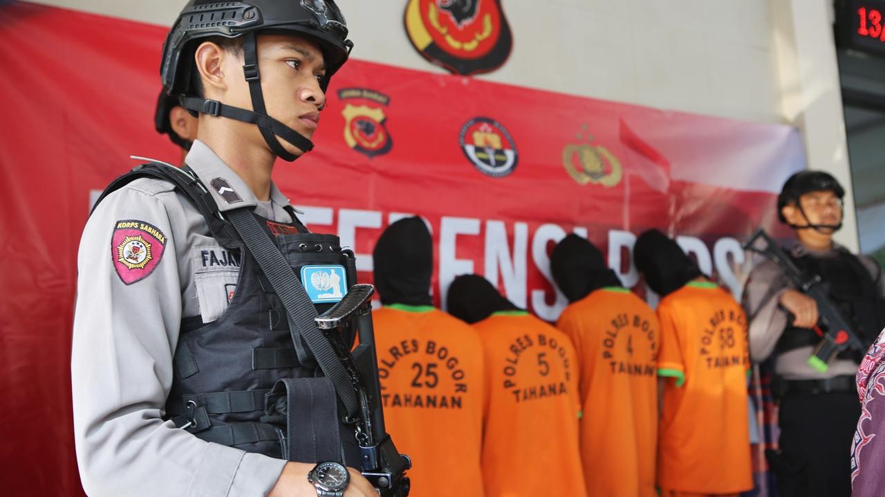 Polisi menangkap 7 pelaku pemerkosaan siswi SMA di Bogor (Liputan6.com/Achmad Sudarno)
