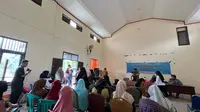 Puluhan warga Kelurahan Riko, Kecamatan Penajam, Kabupaten Penajam Paser Utara mengikuti pelatihan penggunaan kanal aduan SP4N-LAPOR! yang diselenggarakan Diskominfo Kaltim.