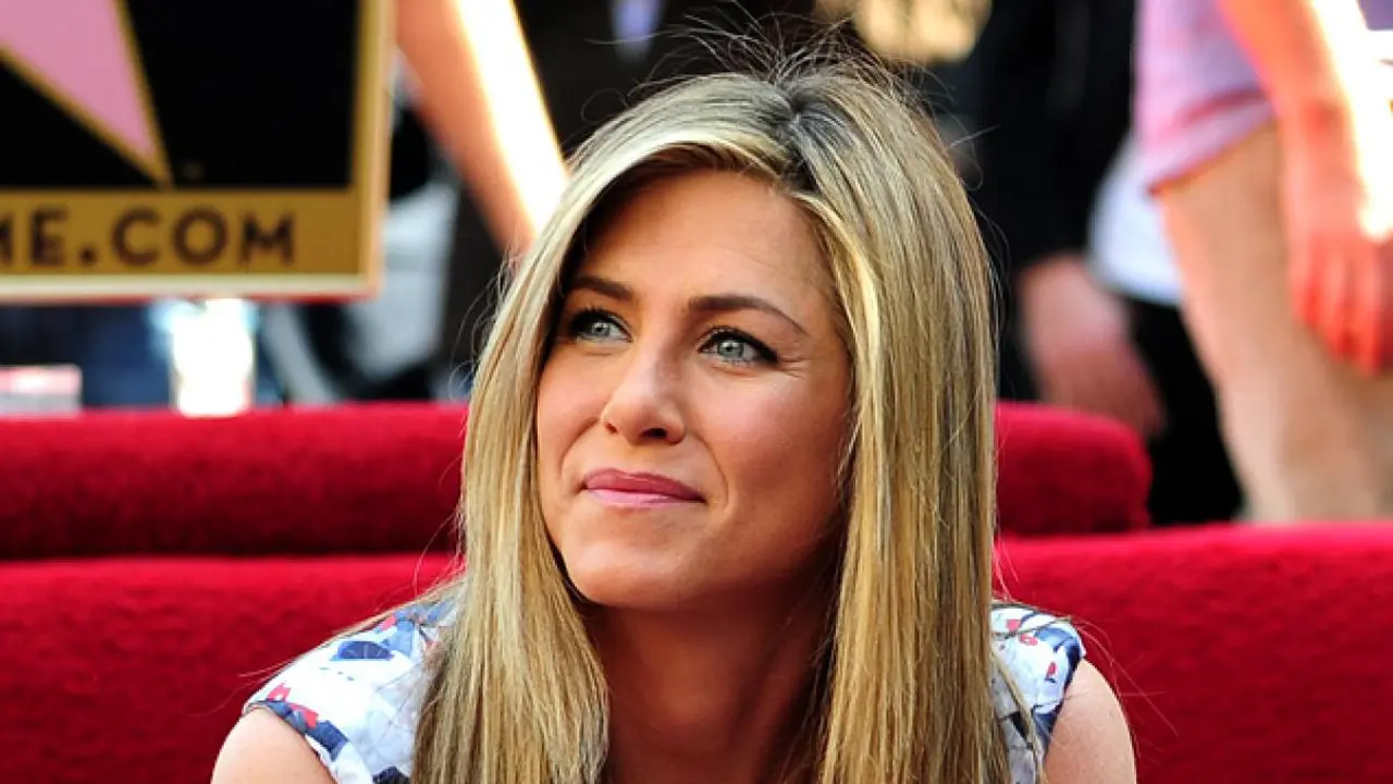 Jennifer Aniston Berminat Memeluk Agama Budha