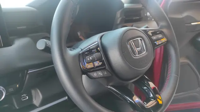 Honda HR-V dilengkapi Shift Knob berbalut kulit, One Push Ignition System & Smart Entry System, Paddle Shift dan Auto A/C (Arief A/Liputan6.com)