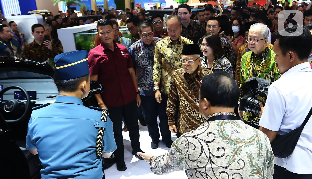 Ajang pameran otomotif terbesar di Indonesia itu menghadirkan inovasi dan teknologi terkini dalam industri kendaraan bermotor. (Liputan6.com/Angga Yuniar)