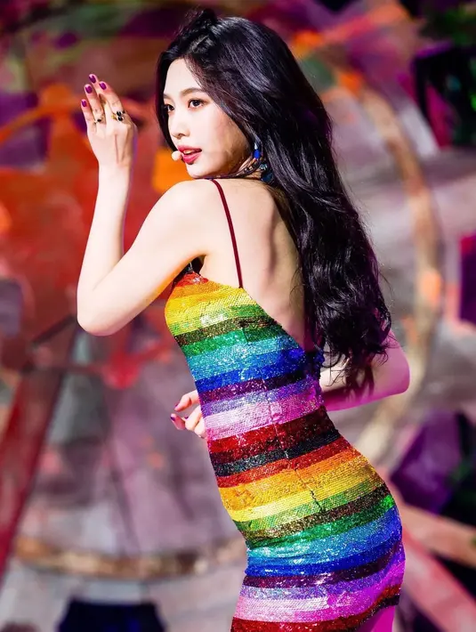 Selain punya wajah yang cantik, Joy Red Velvet juga dianugerahi dengan bentuk badan yang seksi. Wajar jika banyak pra yang mengidolakannya. (Foto: koreaboo.com)