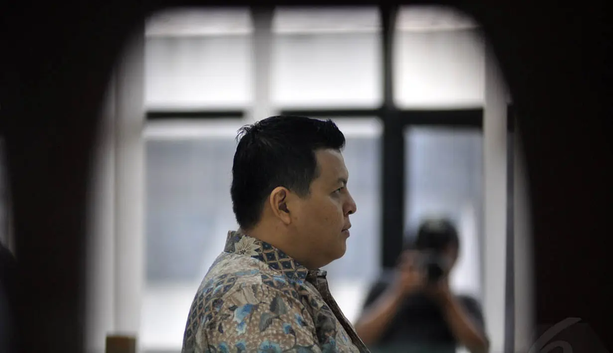 Terdakwa Direktur PT Papua Indah Perkasa (PIP) Teddy Renyut dalam sidang putusan vonis di Pengadilan Tipikor, Jakarta, Rabu (29/10/2014). (Liputan6.com/Miftahul Hayat)