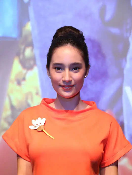 Selama proses syuting film ‘Negeri Van Oranje’ di negeri kincir angin Belanda, Tatjana Saphira bersyukur dirinya tidak jatuh sakit meski di sana mengalami kendala cuaca ekstrim. Namun dirinya dapat menjaga kondisi tubuh. (Nurwahyunan/Bintang.com)