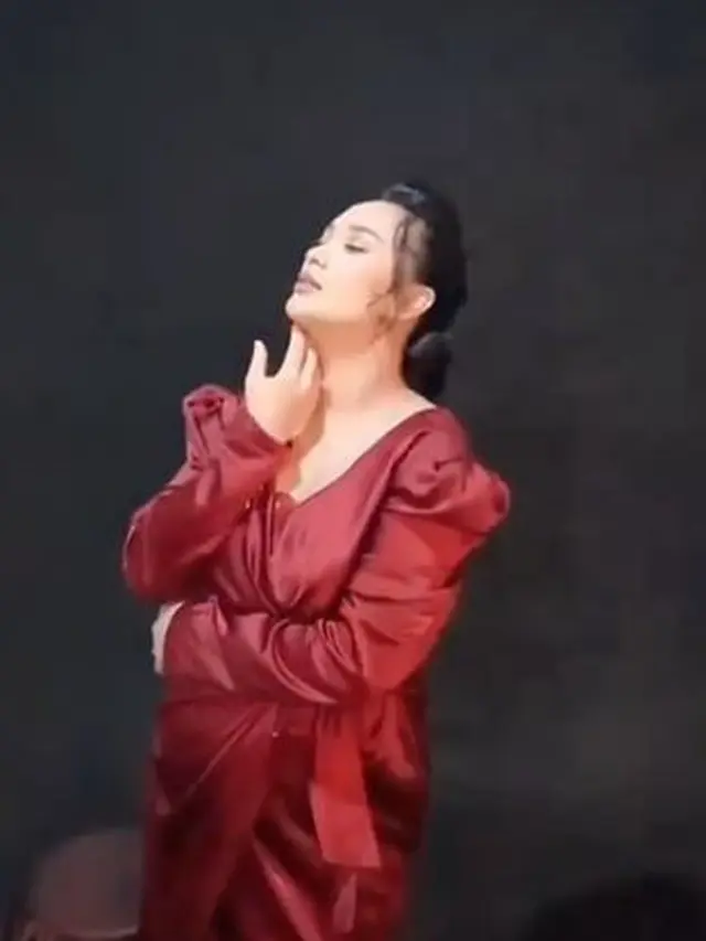6 Pemotretan Terbaru Zaskia Gotik, Perut Buncitnya Curi Perhatian
