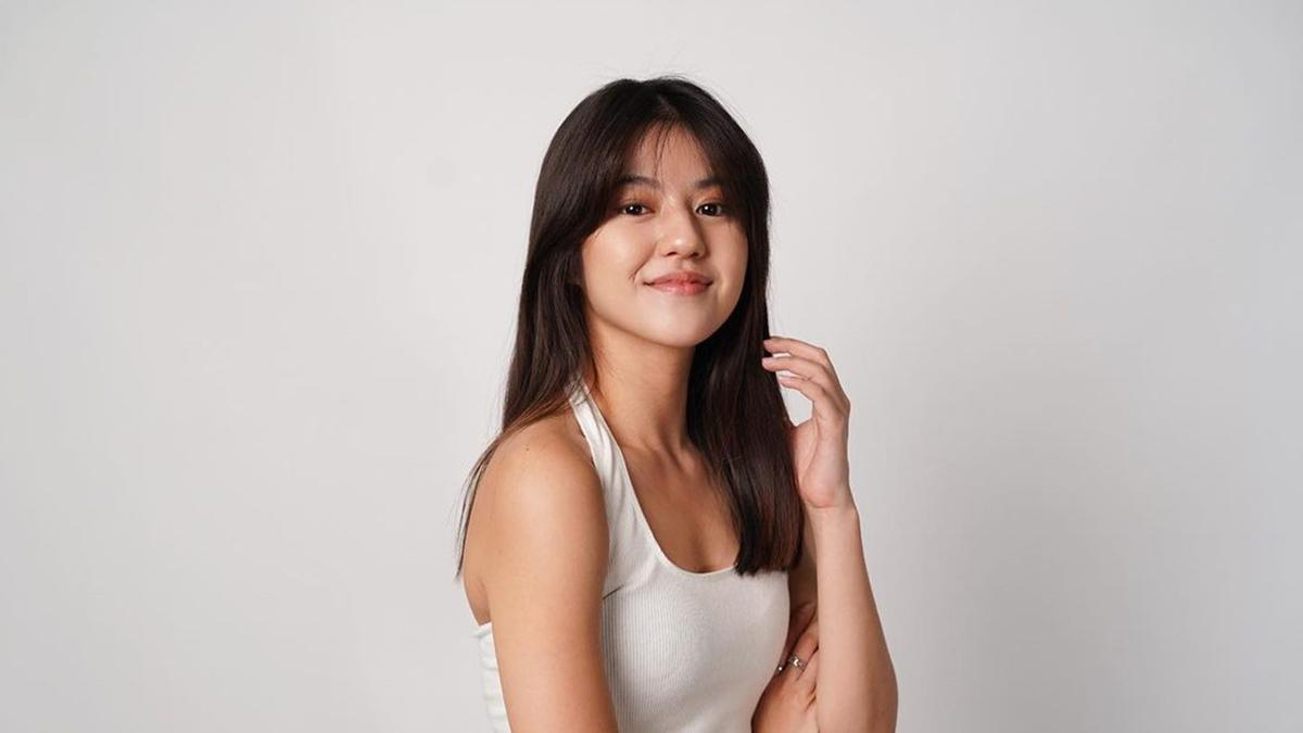 7 Potret Vonny Felicia alias Vonzy Berbalut Outfit Putih, YouTuber Cantik yang Bikin Jatuh Hati