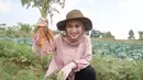 Setelah Lesti didapuk jadi Duta Petani Milenial, salah satu unggahan di X (dulunya Twitter) menjadi sorotan warganet. Netizen pun kemudian membenarkan isi dari unggahan tersebut dan menambahkan pencapaian apa saja yang pernah ditorehkan Melody di bidang pertanian. Selain merupakan lulusan Fakultas Pertanian, Unpad, Melody terpilih jadi Duta Pangan dan Pertanian ASEAN – Jepang. (Liputan6.com/IG/@melodylaksani92)