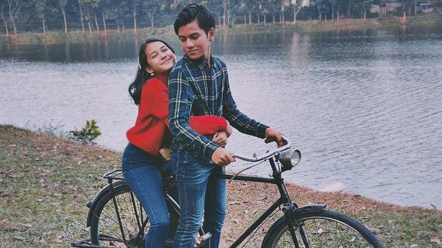 6 Momen Rey Bong dan Sandrina Michelle Bersepeda di Sinetron Dari Jendela SMP SCTV