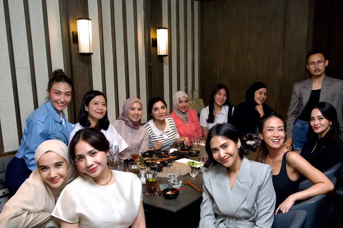 Kumpul Bareng, Gaya Smart Casual ala Geng Cendol dari Nagita Slavina hingga Paula Verhoeven yang Bisa Jadi Inspirasi