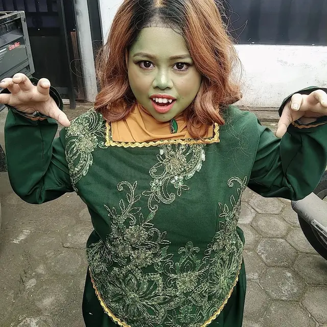 6 Potret Kekeyi Cosplay Setan Ini Nyeleneh Pol, Netizen: Sumpah Kaget