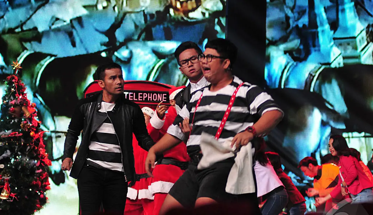 Ricky Cuaca, Judika dan Rafael Smash saat memeriahkan panggung musikal bertajuk "Harmoni Hadiah Terindah" di Studio 6 SCTV, Jumat (12/12/2014). (Liputan6.com/Johan Tallo)