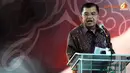 Jusuf Kalla tampil sederhana dengan batiknya. Ekspresinya pun tak terlalu heboh. (Liputan6.com/Herman Zakharia)