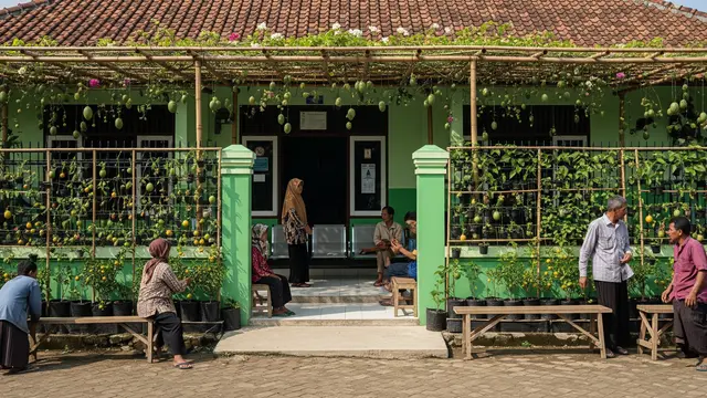 Kebun Buah di Balai Desa