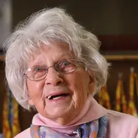 Miliki semangat tinggi, nenek 102 tahun ini tetap semangat mengajar.