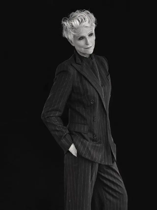 [Bintang] Seksi Sampai Tua, Wanita Berusia 69 Tahun Ini Bertahan Jadi Model