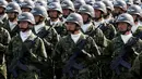 Barisan pasukan udara Bela Diri Jepang saat upacara tahunan Pasukan Bela Diri (SDF) di Pangkalan Asaka, Jepang(23/10). (Reuters/Kim Kyun-Hoon)